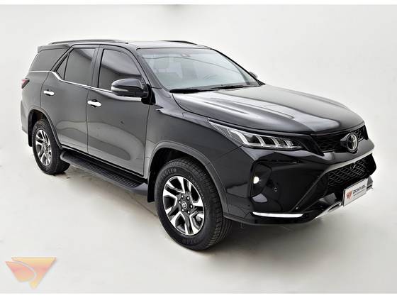 TOYOTA HILUX SW4 2.8 D-4D TURBO DIESEL DIAMOND 7L 4X4 AUTOMÁTICO
